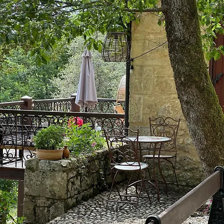 Petit Coin De Paradis Dans La Foret * Fontet